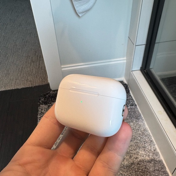 Apple AirPods Pro with MagSafe Charging Case